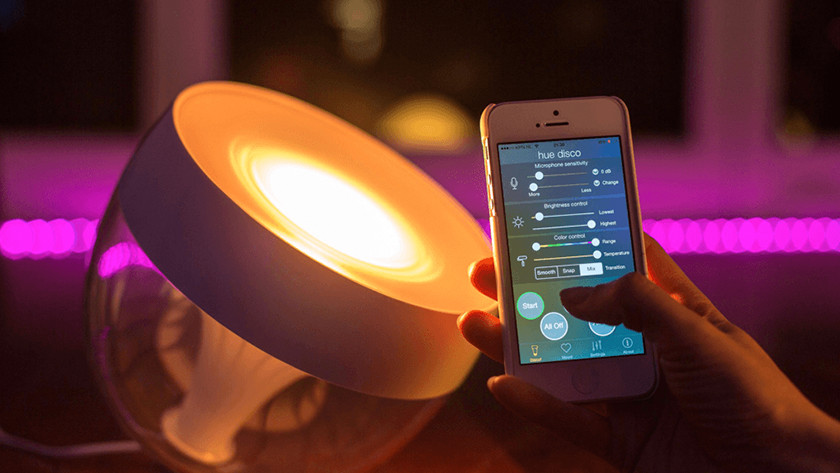 Ovládaní inteligentního svítidla aplikací v mobilu