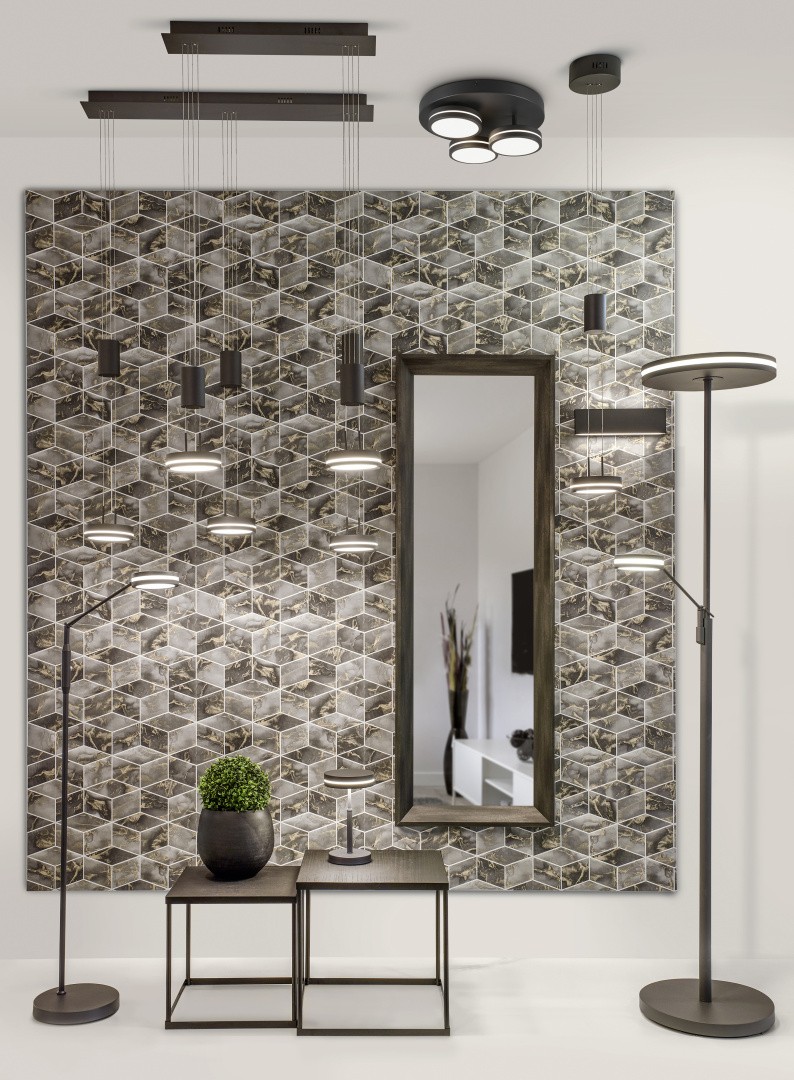 Stropní a stojanové osvětlení v provedení soft black